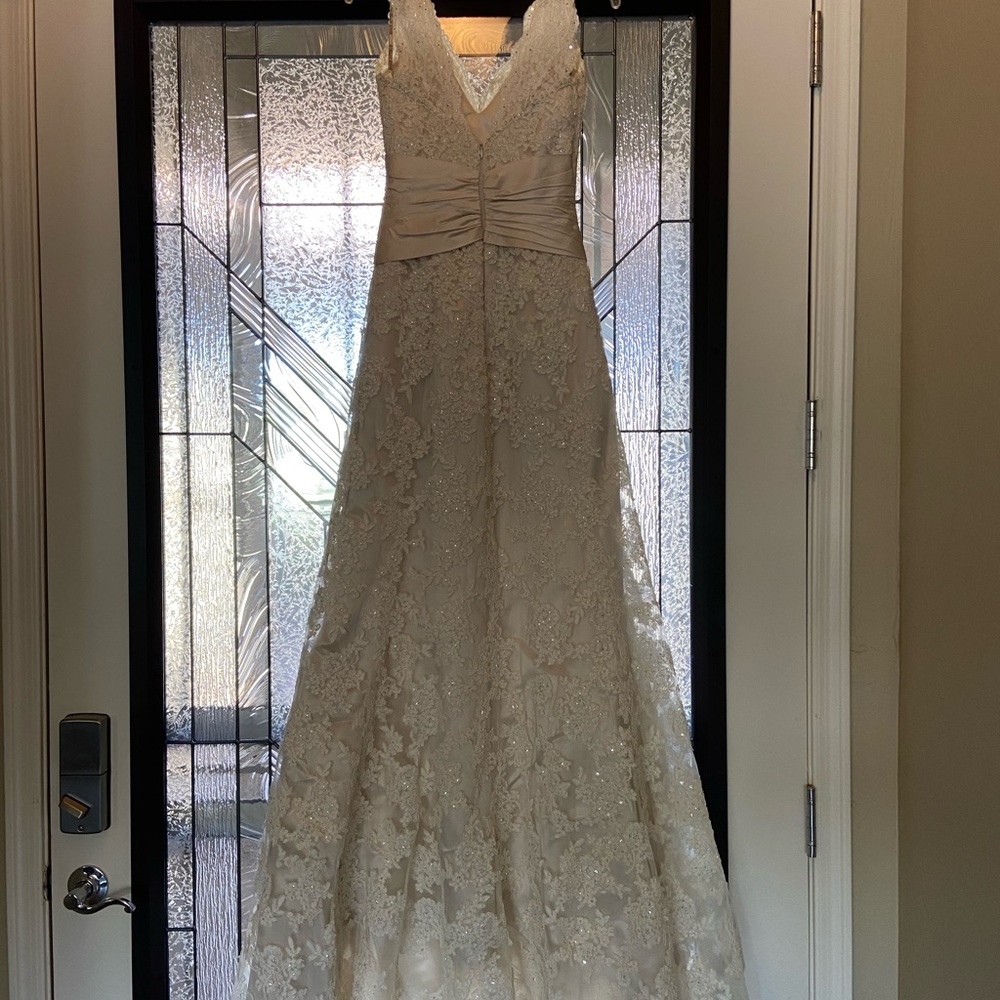 Wedding dress - Picture 6 of 9